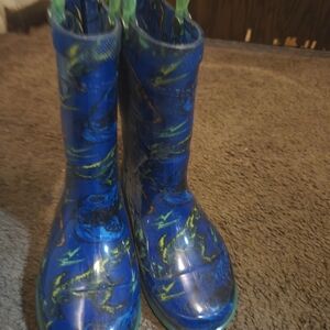 Size 9 toddler rain boots. Gently used. Both heals light up.